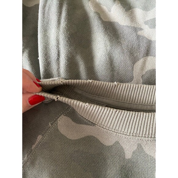 American Eagle AE Fleece Crew Neck Sweatshirt Small Gray Green Camo NWT - Picture 10 of 12